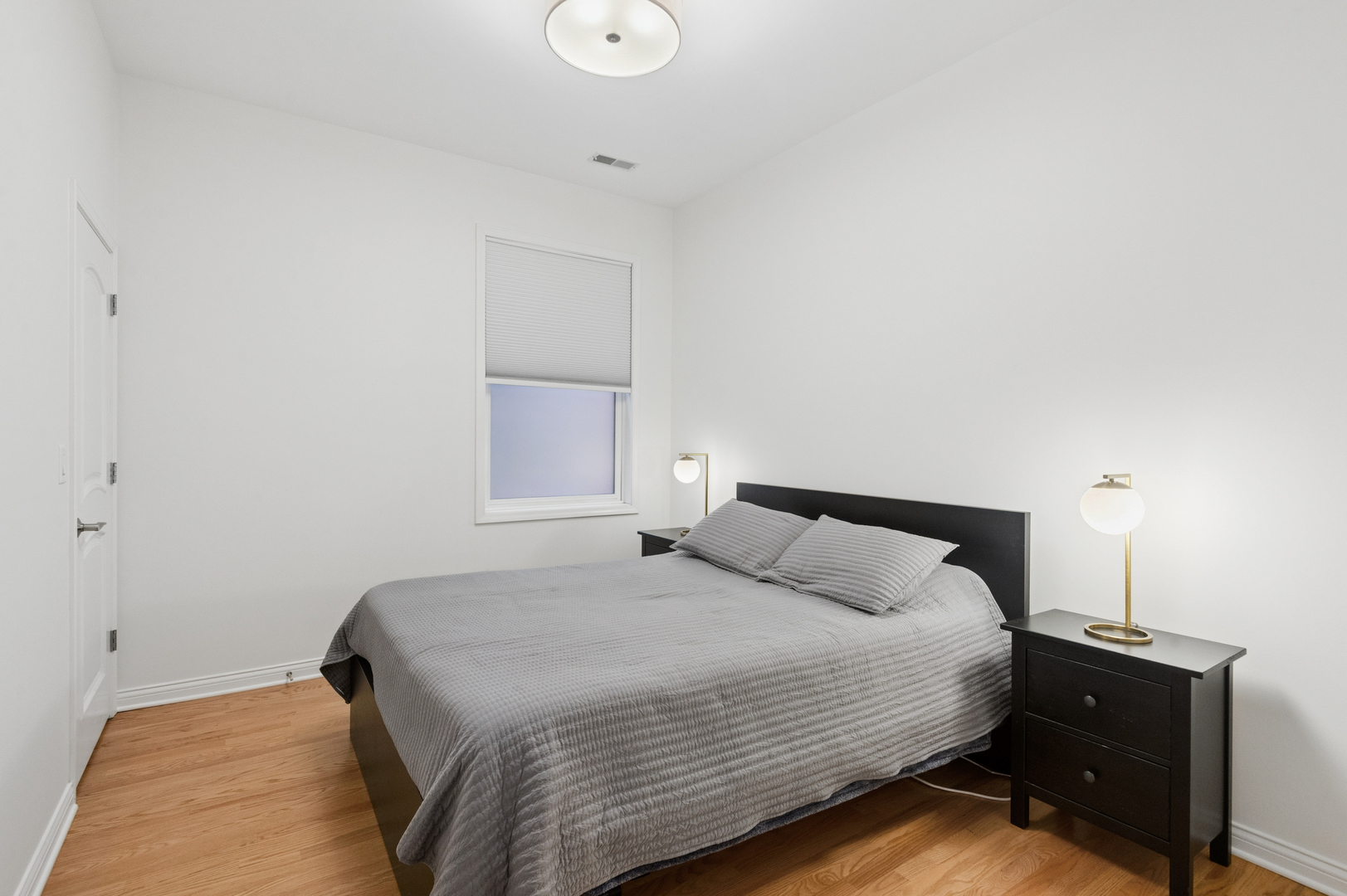 4717 N Clark Street Unit: 3N