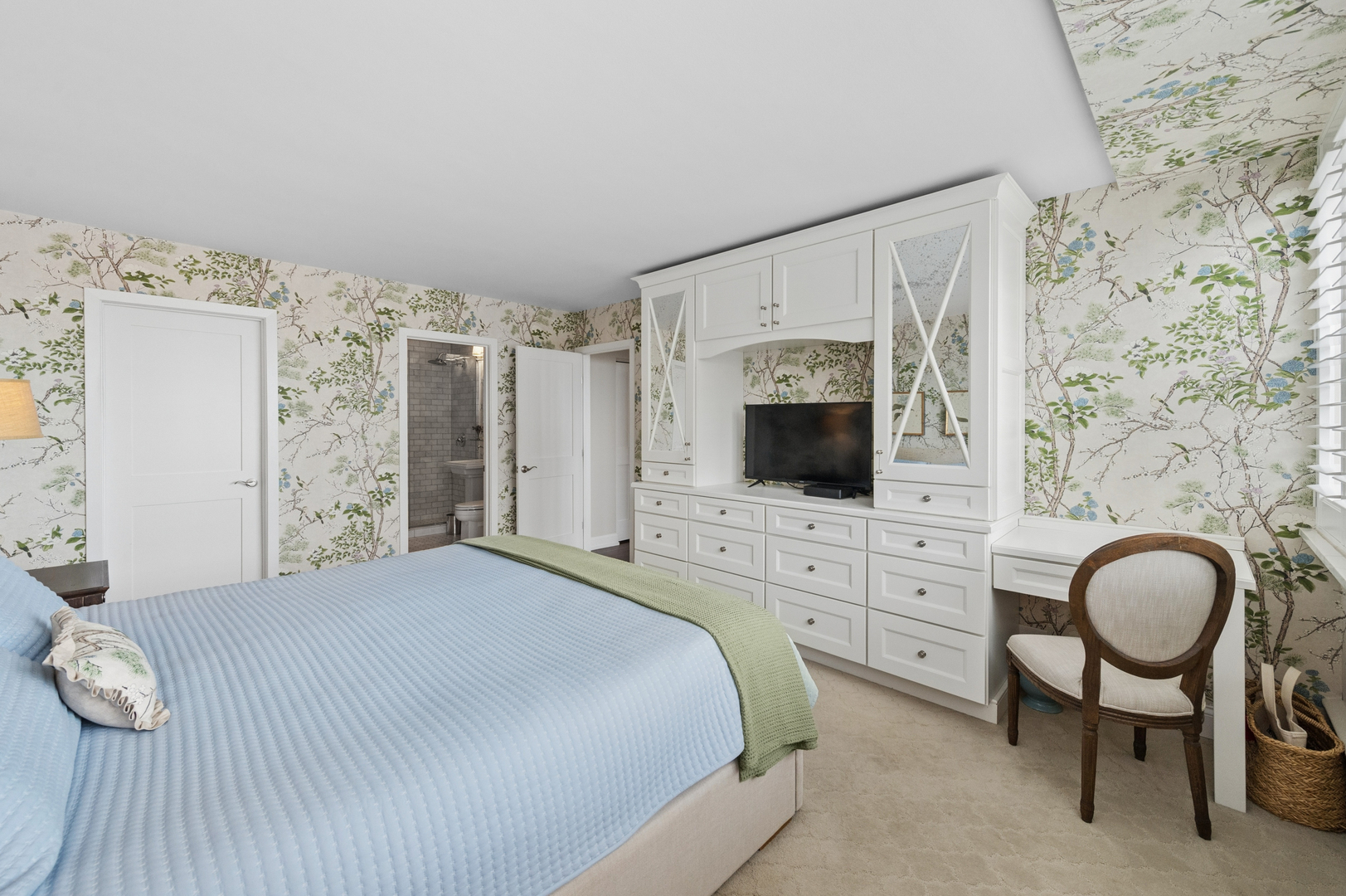 1445 N State Parkway Unit: 2205