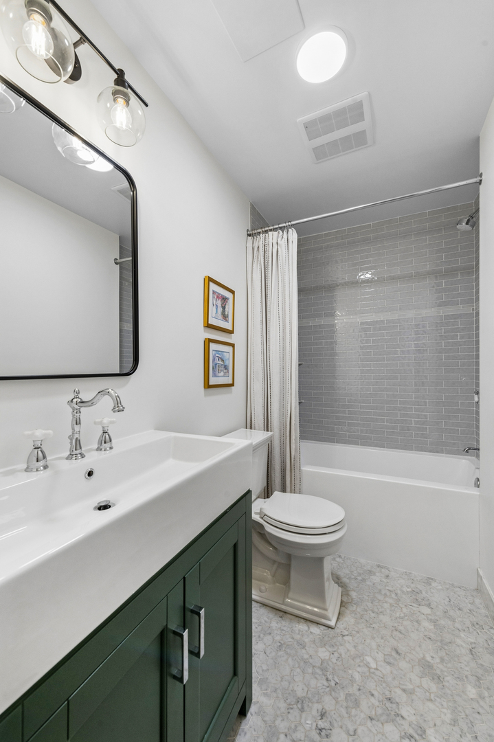 317 W Webster Avenue Unit: 1