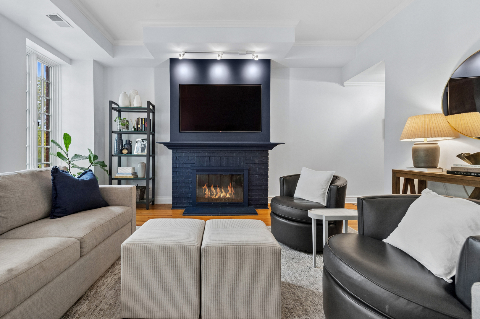 317 W Webster Avenue Unit: 1