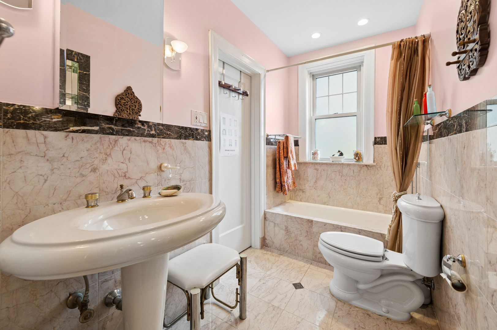 3530 N Lake Shore Drive Unit: 4A