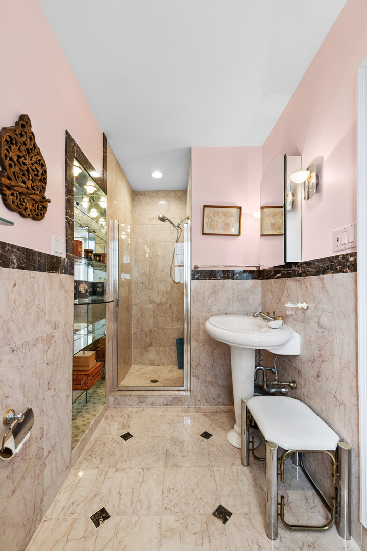 3530 N Lake Shore Drive Unit: 4A