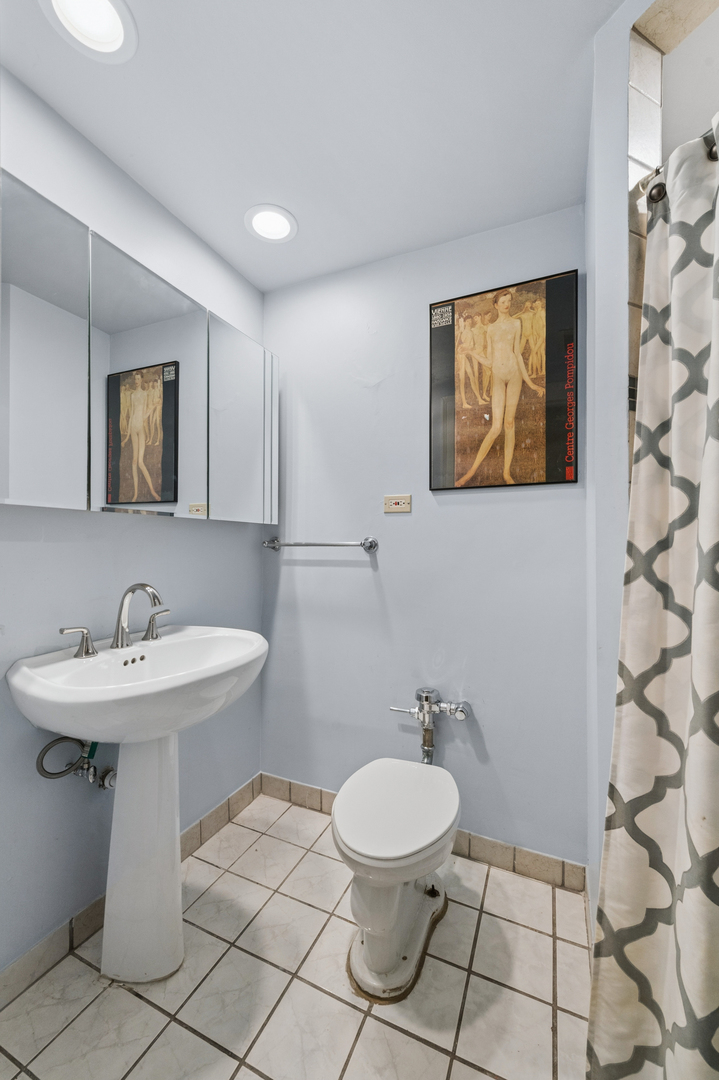 3530 N Lake Shore Drive Unit: 4A