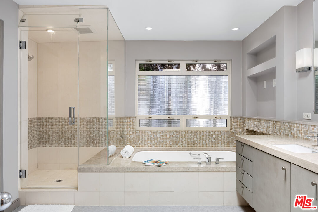 1256 Beverly Green Dr