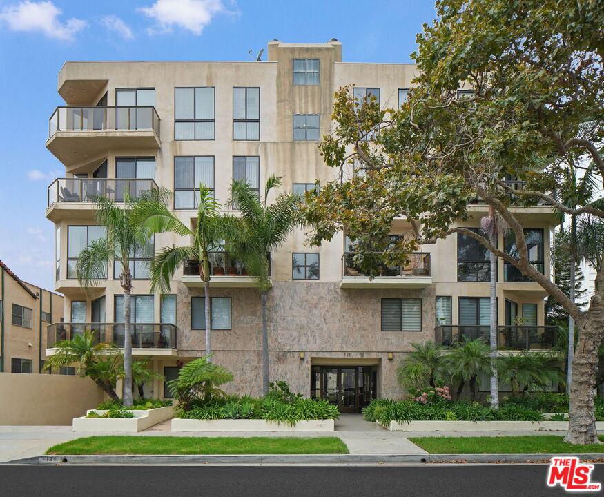 121 S Canon Dr Unit: PH 401