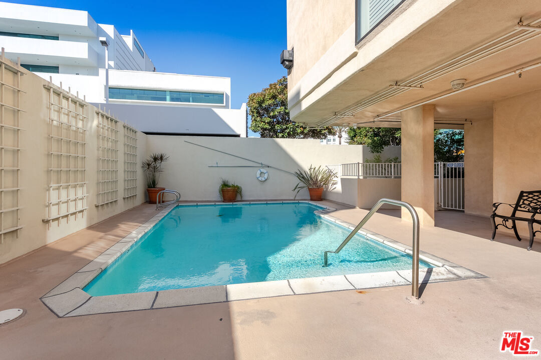 121 S Canon Dr Unit: PH 401