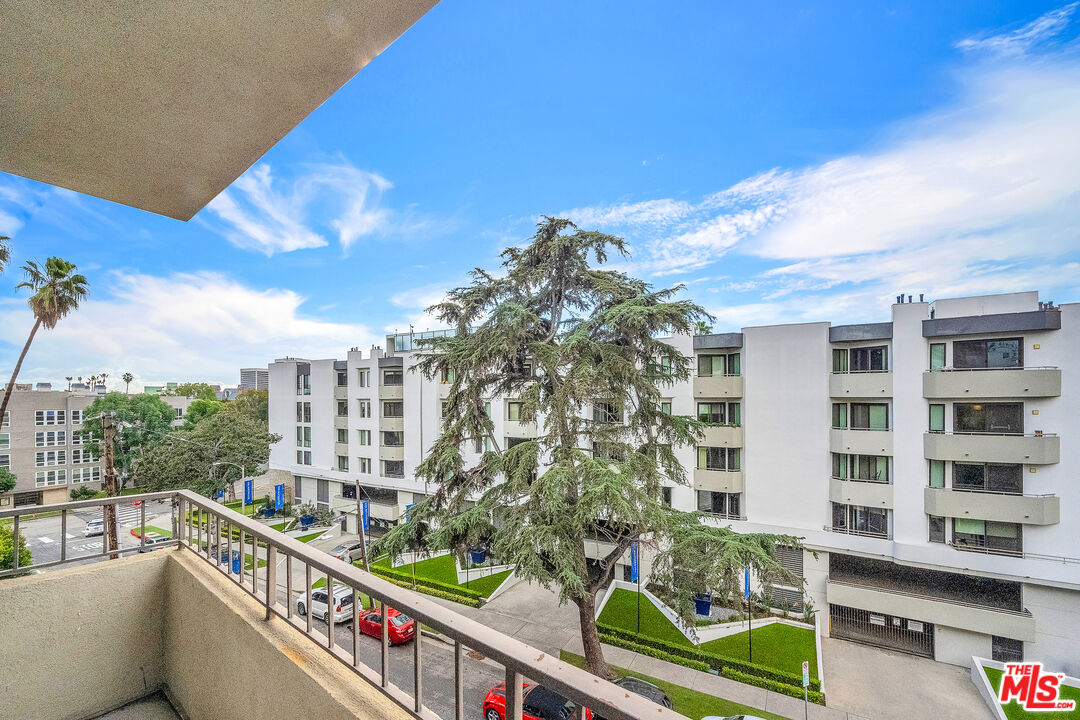 1300 Midvale Ave Unit: 501