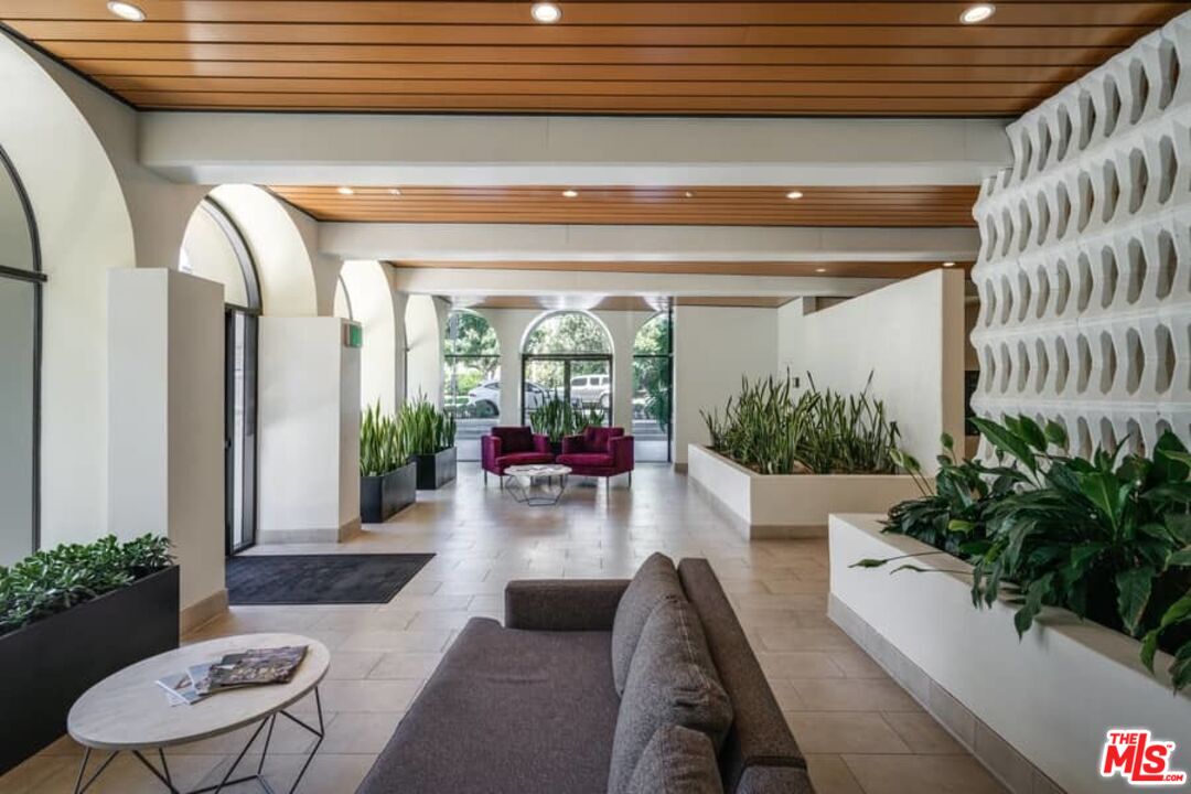 1300 Midvale Ave Unit: 501