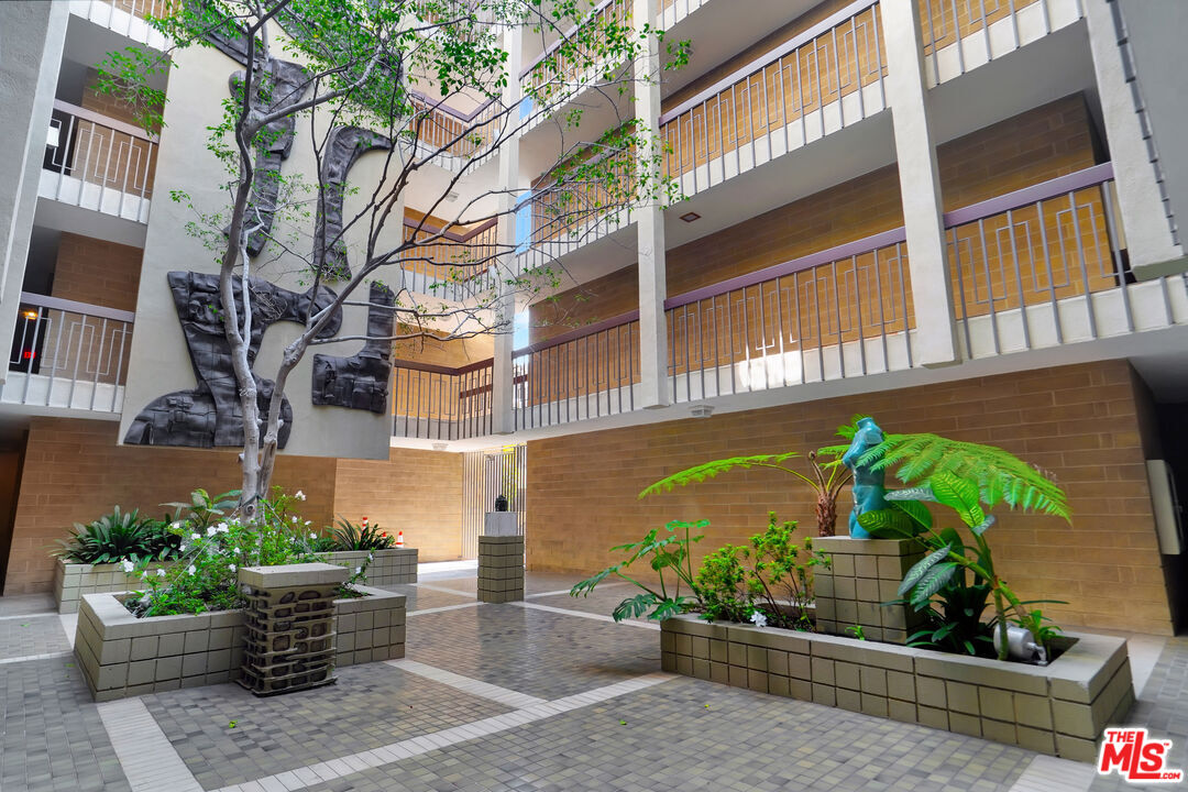 1300 Midvale Ave Unit: 501