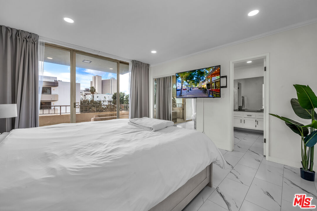 1300 Midvale Ave Unit: 501