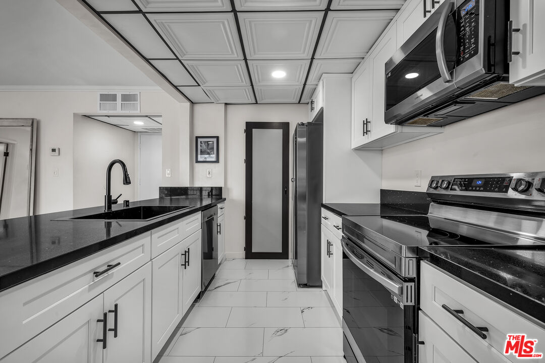 1300 Midvale Ave Unit: 501