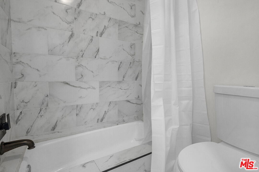 1300 Midvale Ave Unit: 501