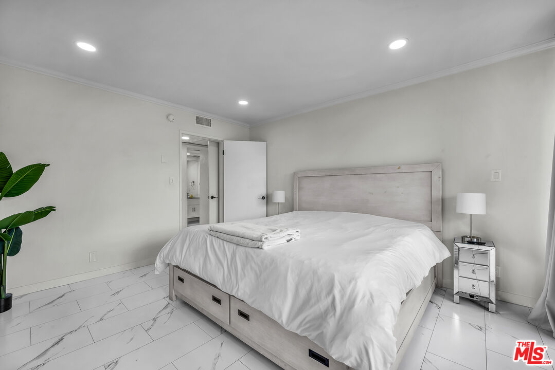 1300 Midvale Ave Unit: 501