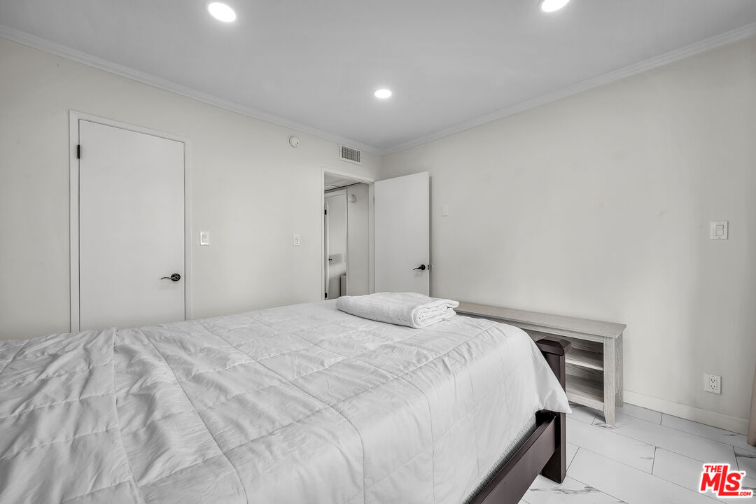 1300 Midvale Ave Unit: 501