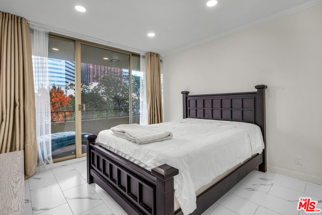 1300 Midvale Ave Unit: 501