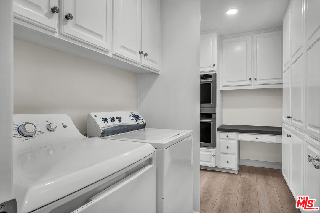 320 N Maple Dr Unit: PH-605