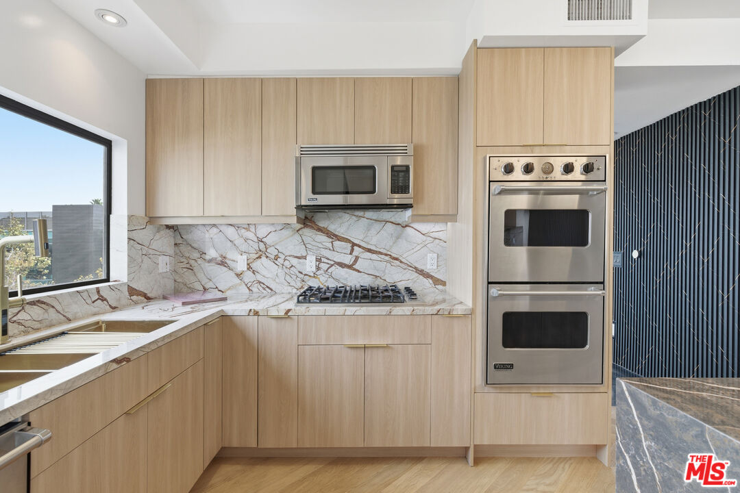 121 S Canon Dr Unit: PH 401