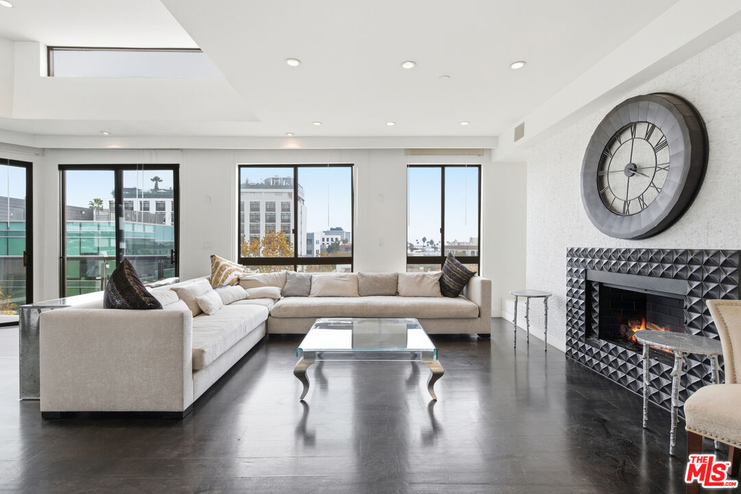 121 S Canon Dr Unit: PH 401