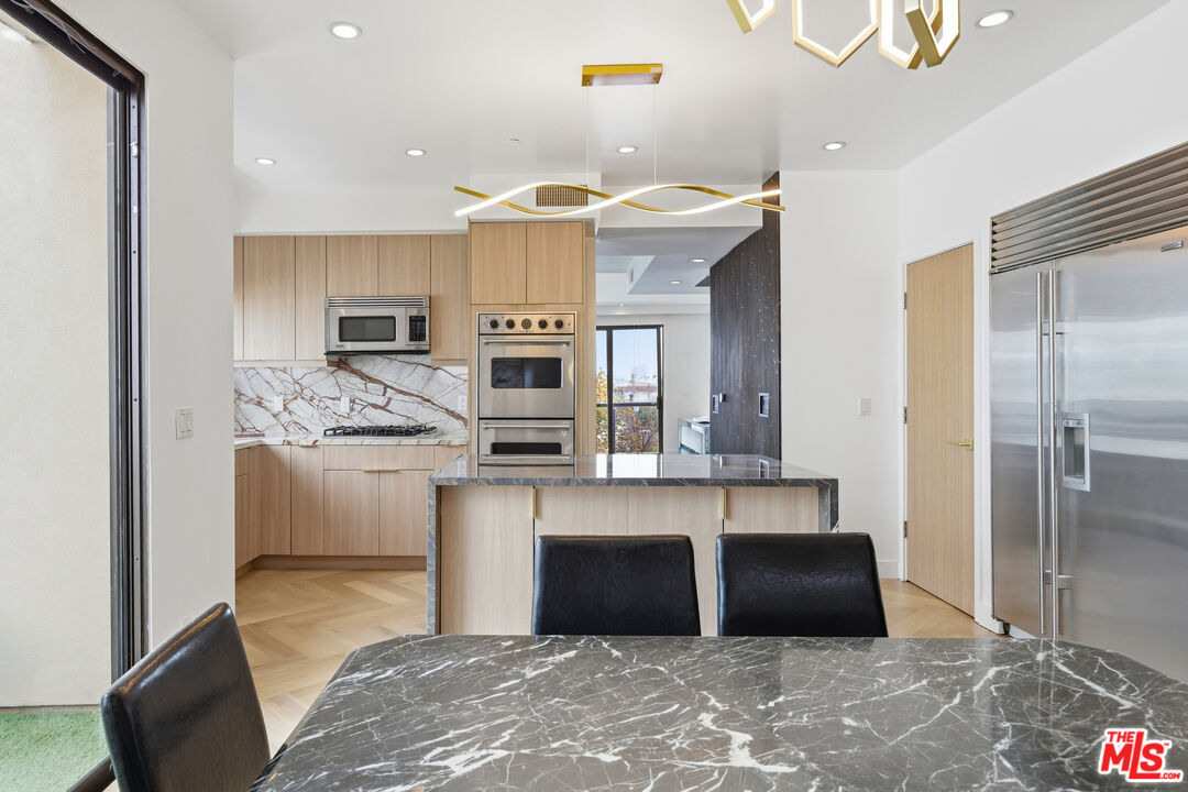 121 S Canon Dr Unit: PH 401