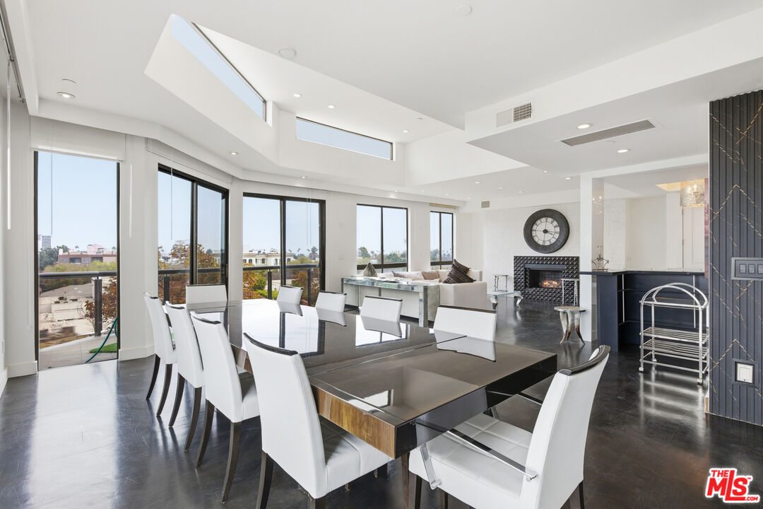 121 S Canon Dr Unit: PH 401