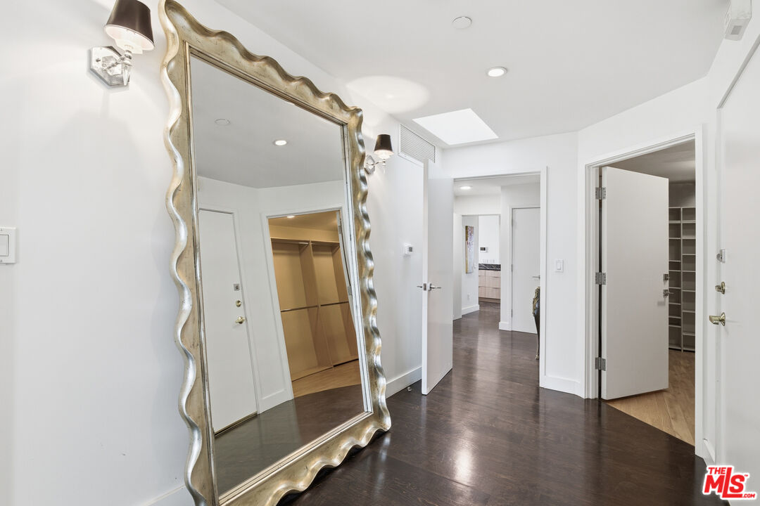 121 S Canon Dr Unit: PH 401