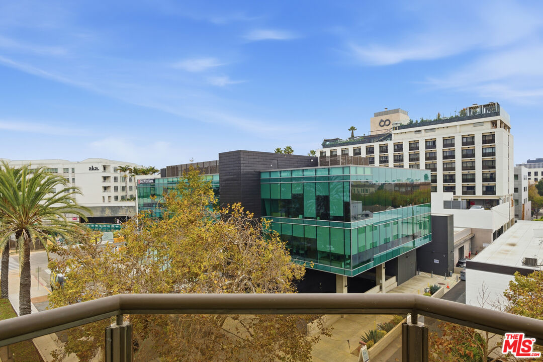 121 S Canon Dr Unit: PH 401