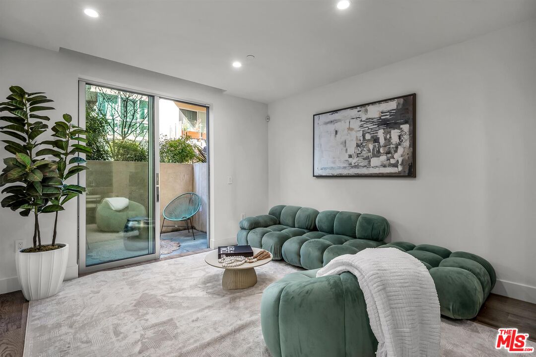 728 N Sweetzer Ave Unit: 112