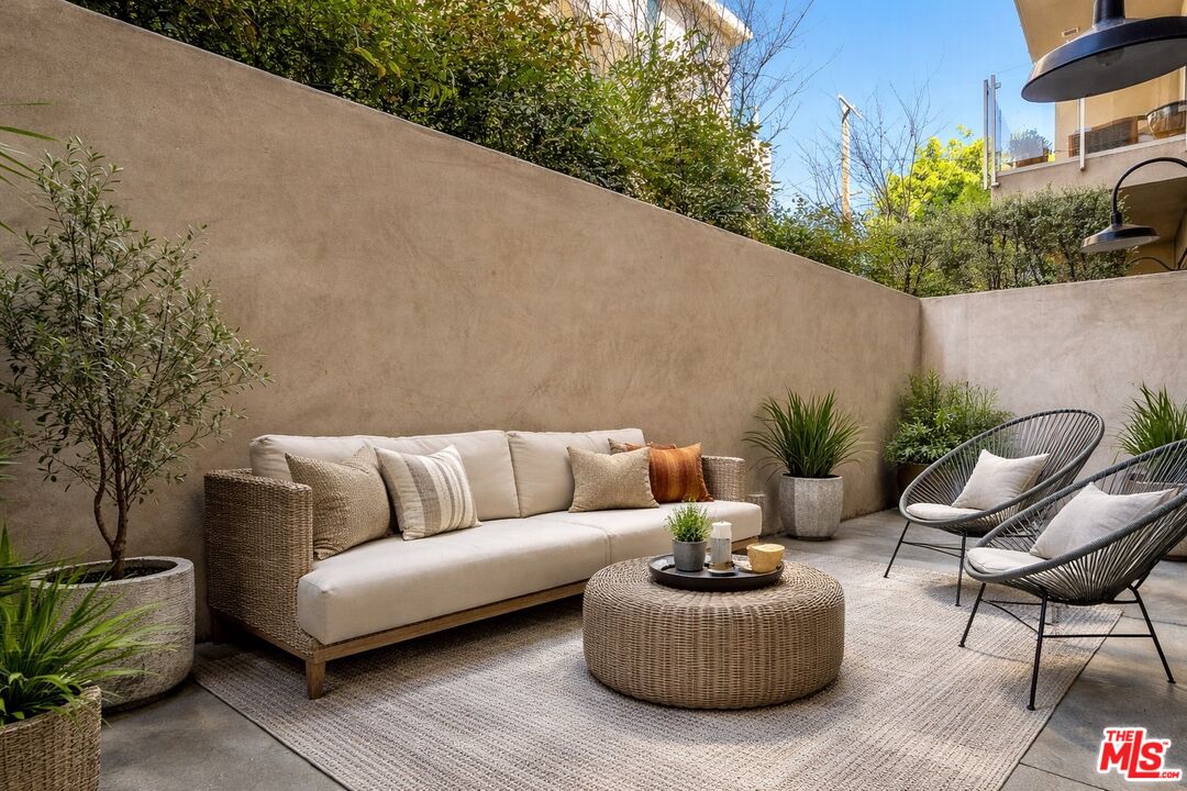 728 N Sweetzer Ave Unit: 112