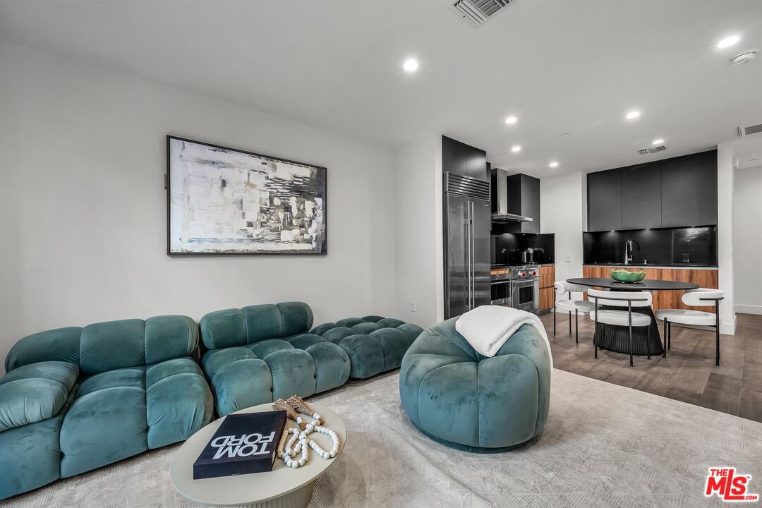 728 N Sweetzer Ave Unit: 112