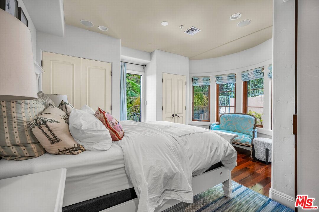 3110 Benedict Canyon Dr