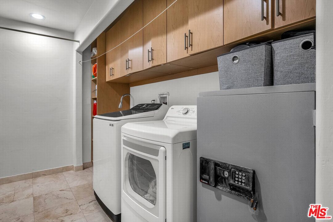 3110 Benedict Canyon Dr