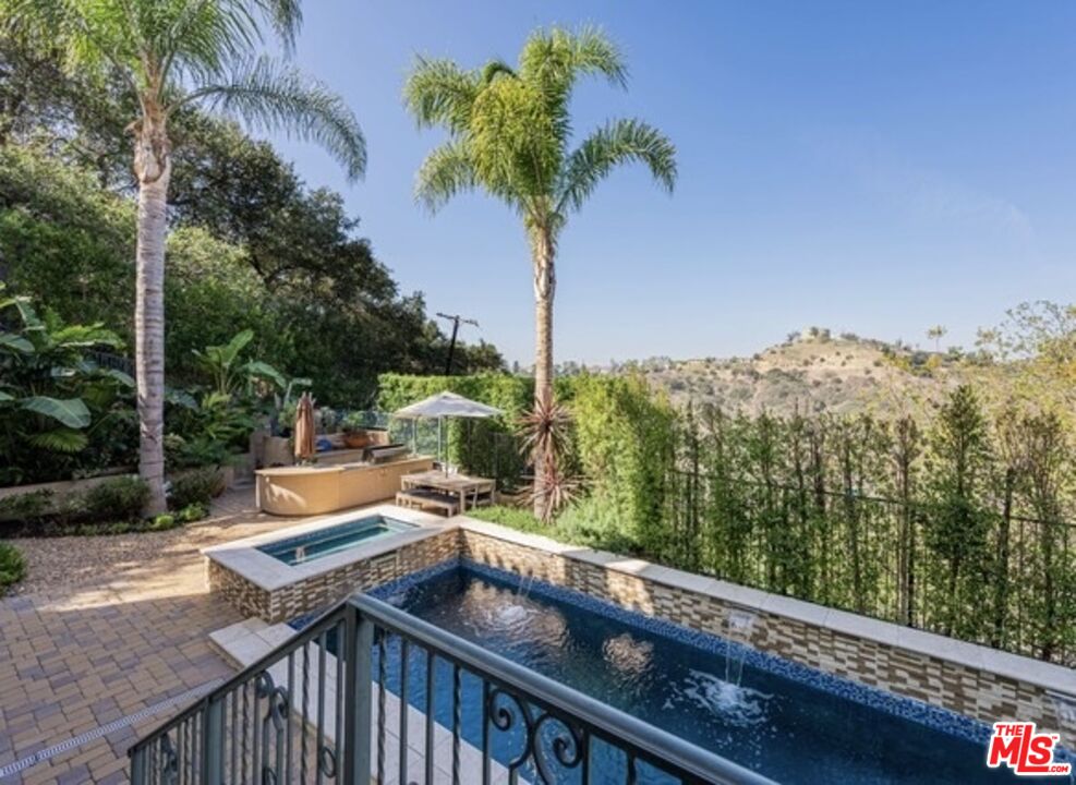 3110 Benedict Canyon Dr