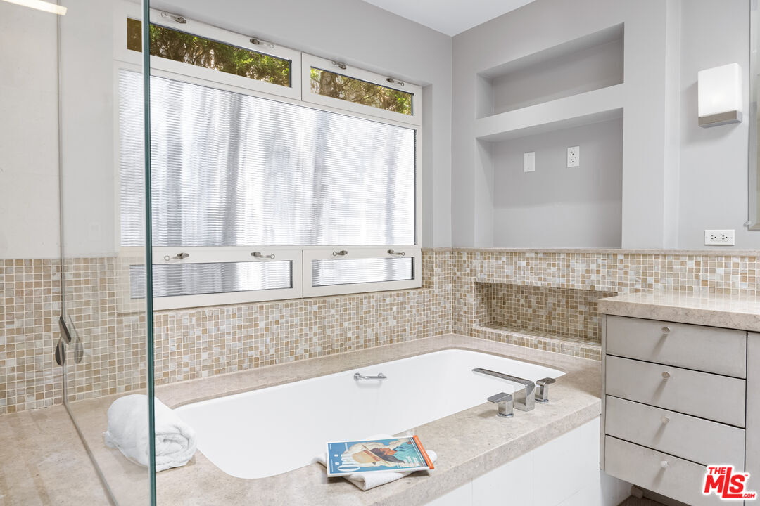 1256 Beverly Green Dr