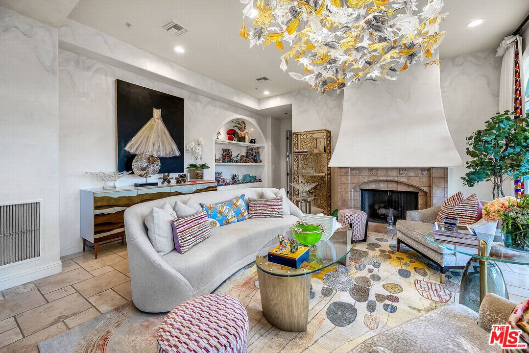 3110 Benedict Canyon Dr