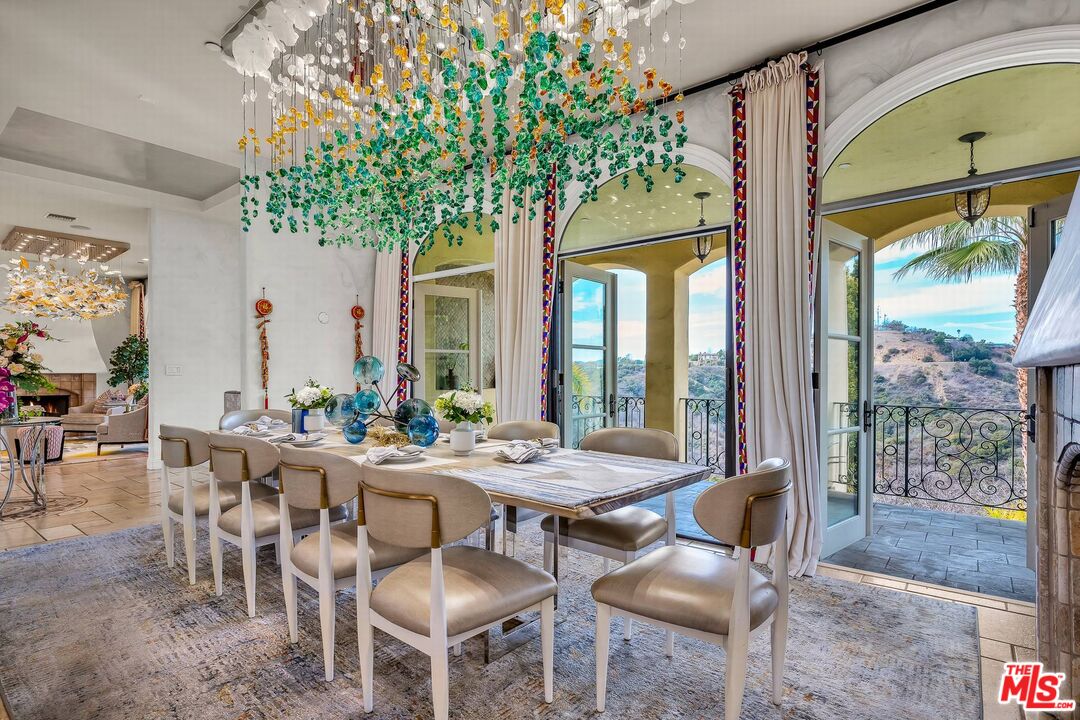 3110 Benedict Canyon Dr