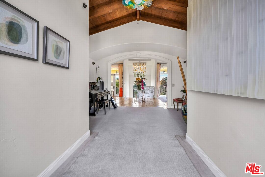 3110 Benedict Canyon Dr