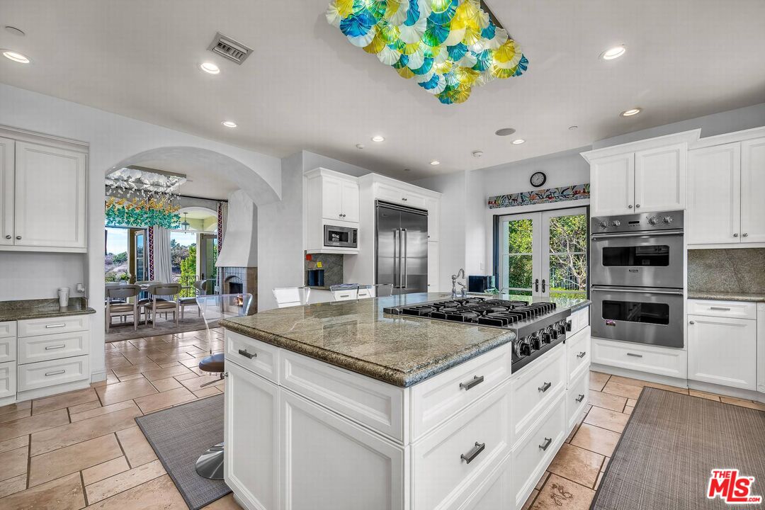 3110 Benedict Canyon Dr