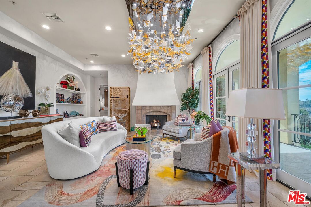 3110 Benedict Canyon Dr