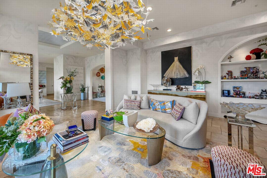 3110 Benedict Canyon Dr