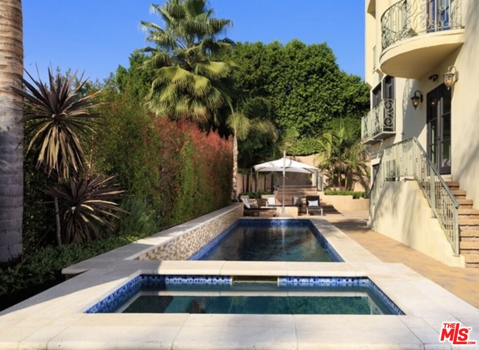 3110 Benedict Canyon Dr