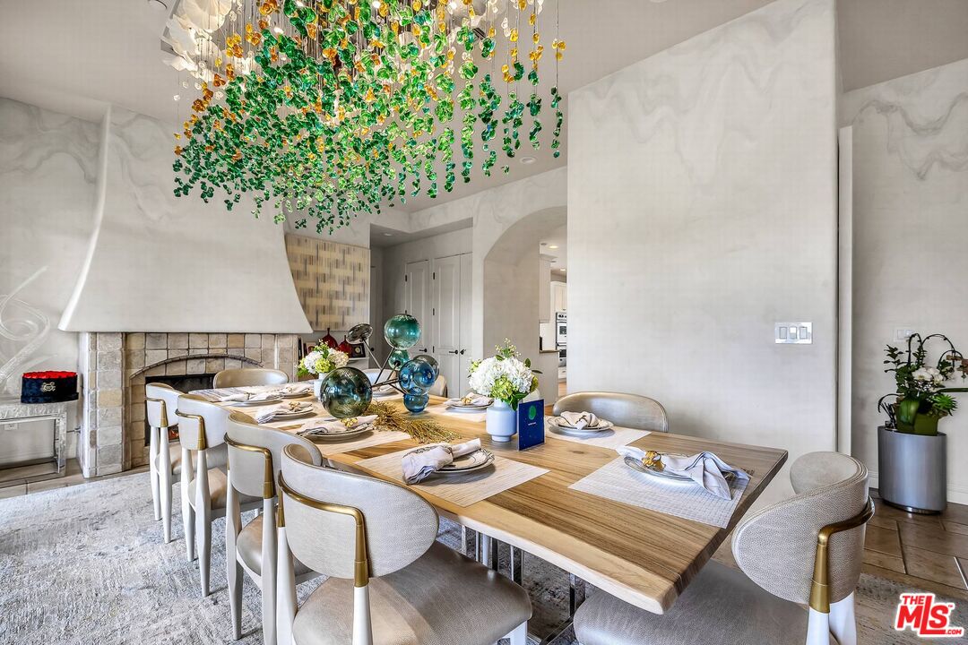 3110 Benedict Canyon Dr