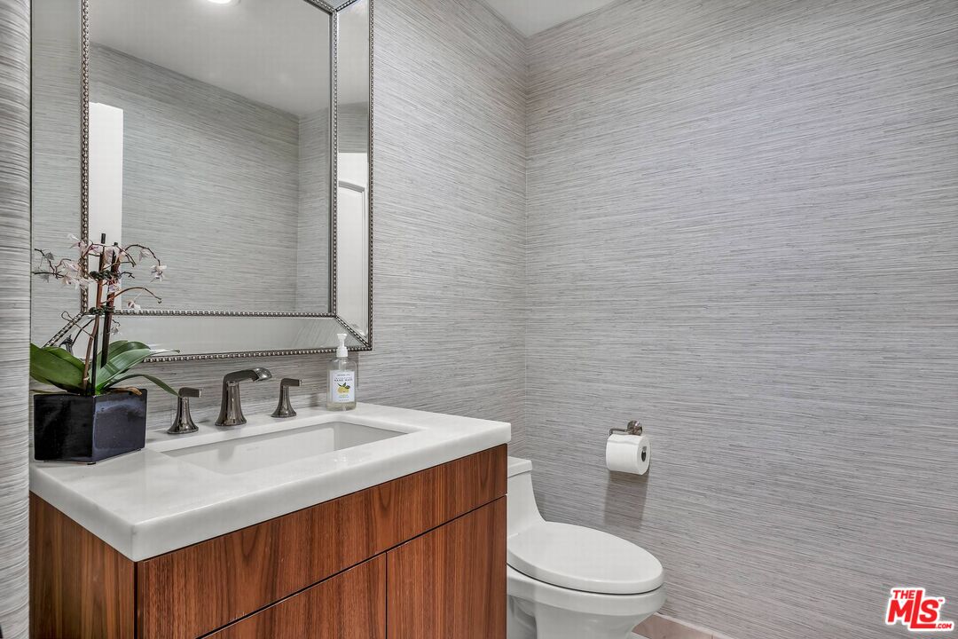 3110 Benedict Canyon Dr