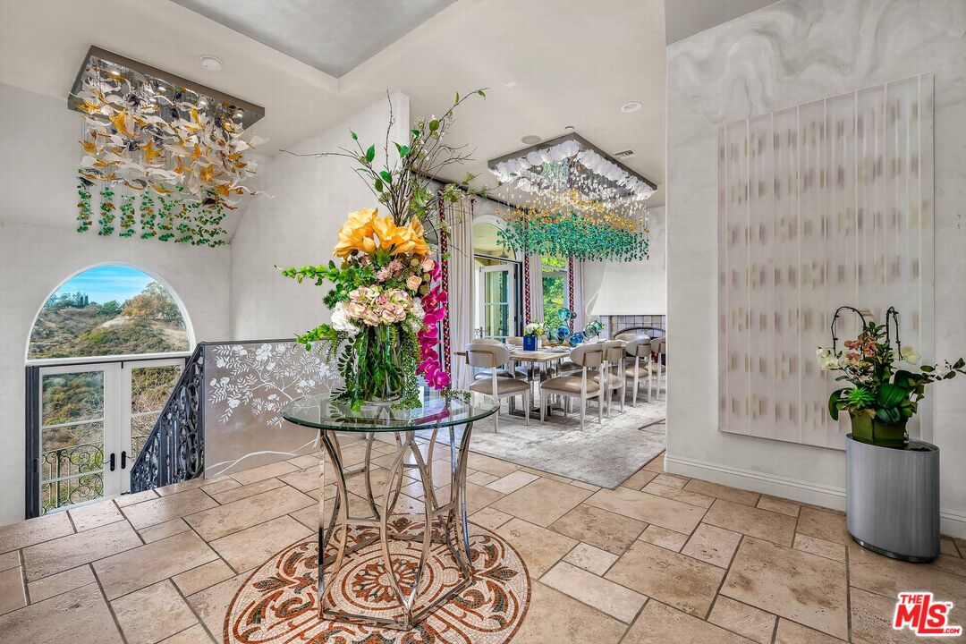 3110 Benedict Canyon Dr