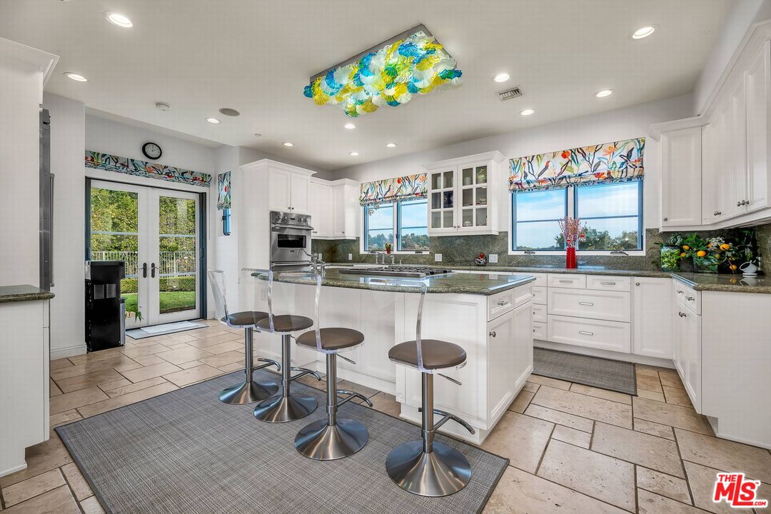 3110 Benedict Canyon Dr