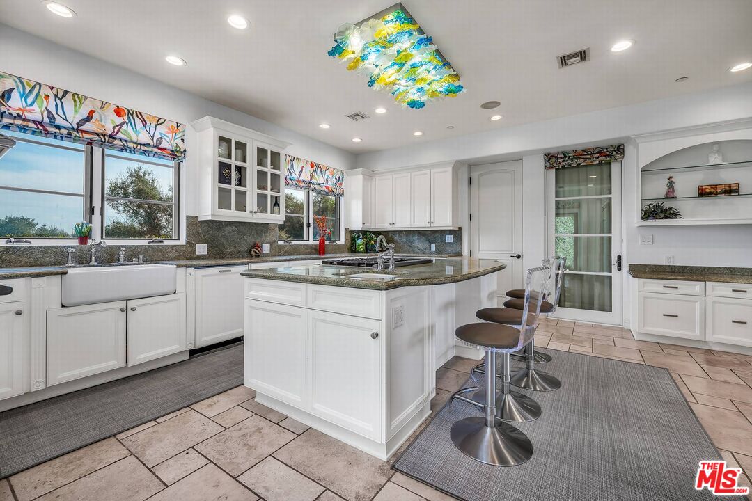 3110 Benedict Canyon Dr