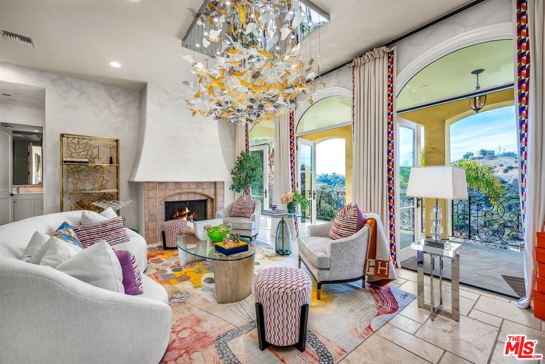 3110 Benedict Canyon Dr