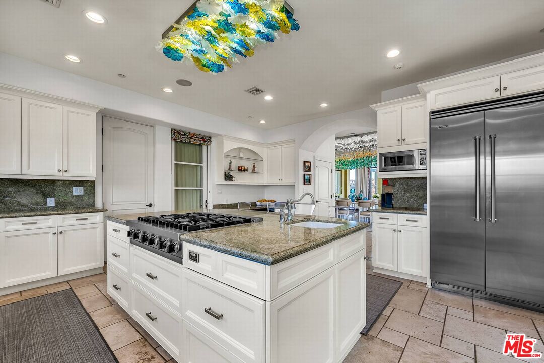 3110 Benedict Canyon Dr