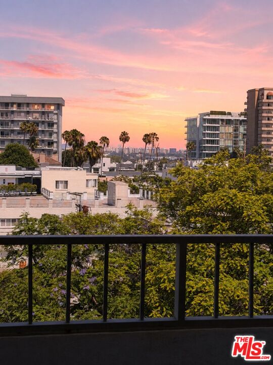 339 N Palm Dr Unit: 504