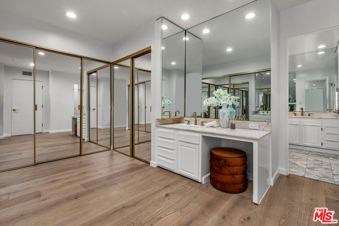 339 N Palm Dr Unit: 504