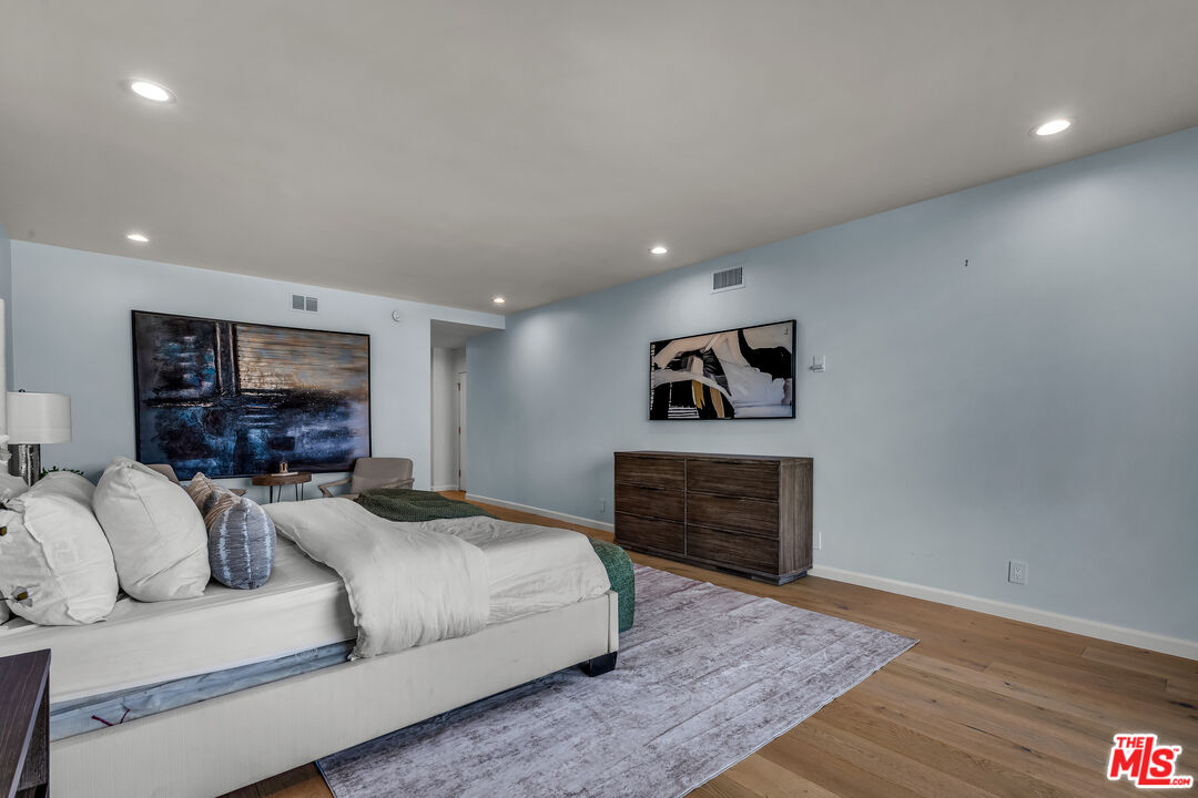 339 N Palm Dr Unit: 504